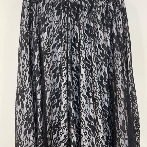 Elegant Black Lace Skirt - Picture 3 of 9